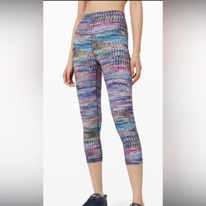 COPY - Lululemon Colorful Striped Wunder Under Train High Rise Crop Size 6 EUC